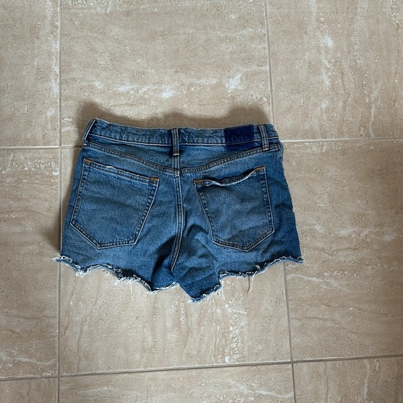 Distressed Abercrombie Mom Short High Rise - 29 - Picture 2 of 3